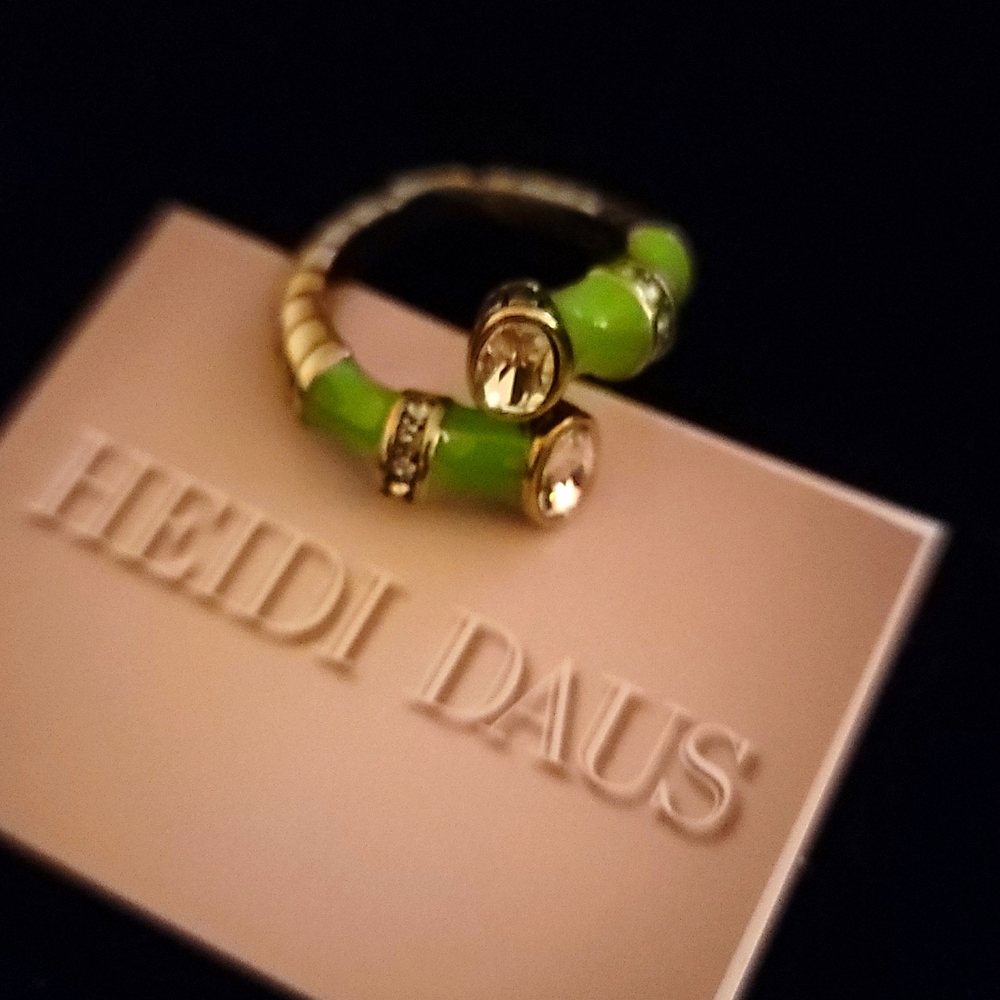 Heidi daus NITB size 6 RING green gold & crystal 🔮